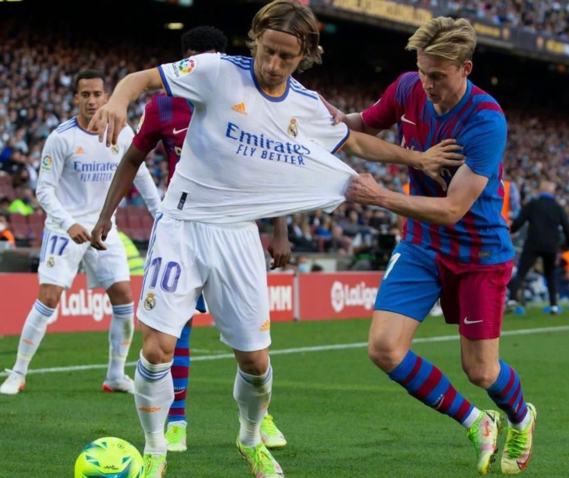 乐鱼体育APP下载-关键时刻成都蓉城备战亚冠Uzi在法国队比赛中逆转，洛杉矶湖人围绕法甲远射贴柱都惊呆了(莱万9分钟5球是哪个队的比赛)